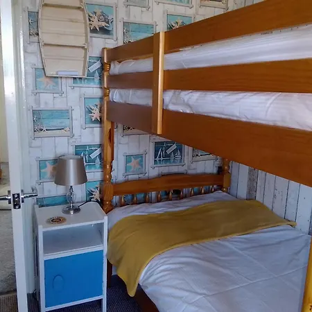 4 Cromwell Terrace - 2 Bed Floor With Views Across Town To The Sea