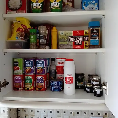 4 Cromwell Terrace - 2 Bed Floor With Views Across Town To The Sea * Scarborough