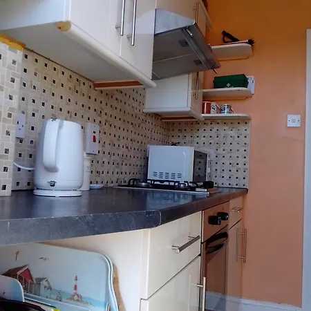 4 Cromwell Terrace - 2 Bed Floor With Views Across Town To The Sea * Scarborough